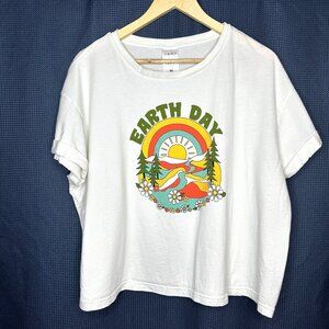 Serra Earth Day Ivory T-shirt, X-Large Folded Short Sleeve Hippie Earthy Nature